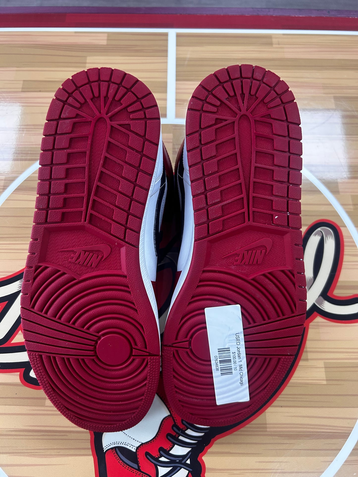 USED Jordan 1 Mid Chicago