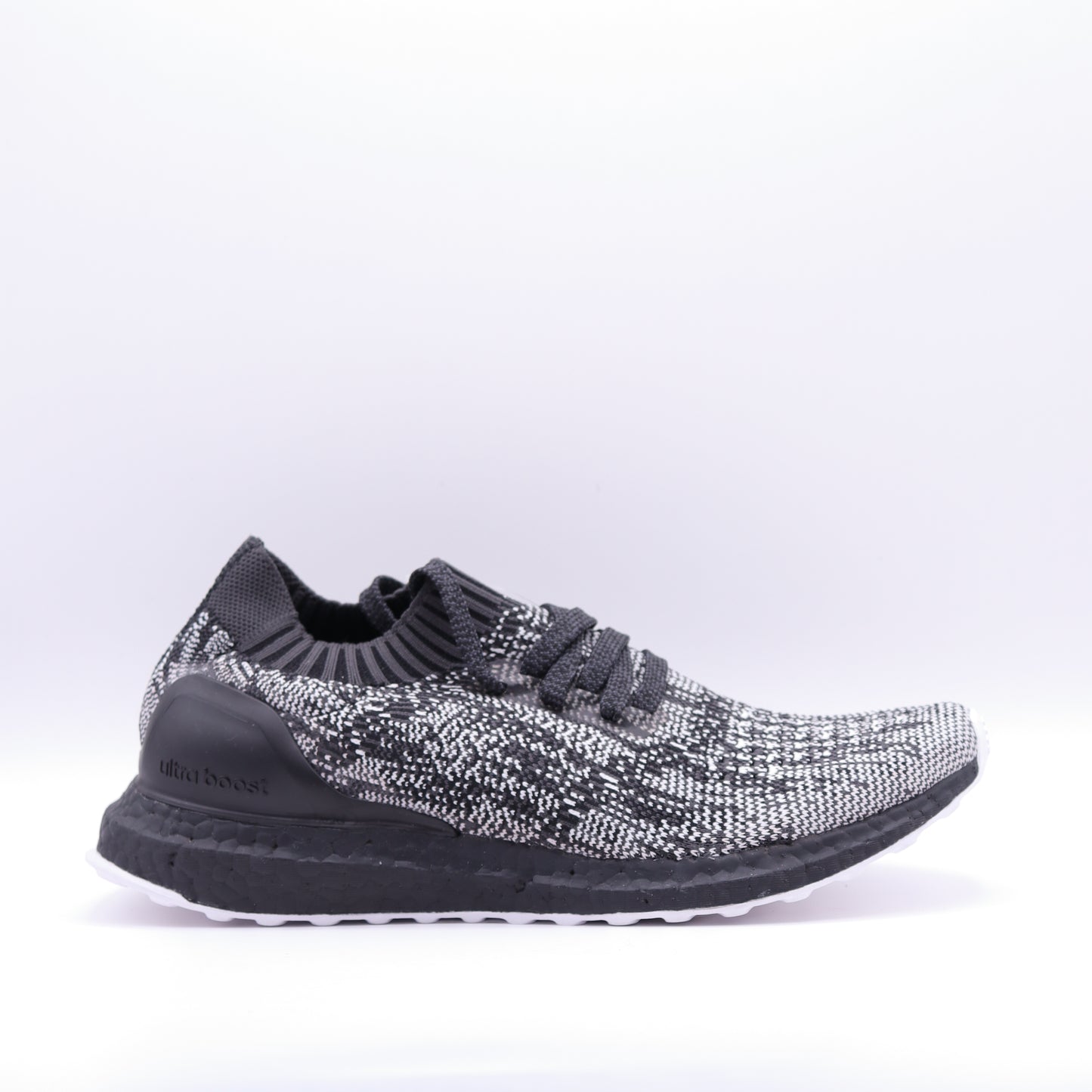 Adidas ultra boost uncaged black/white