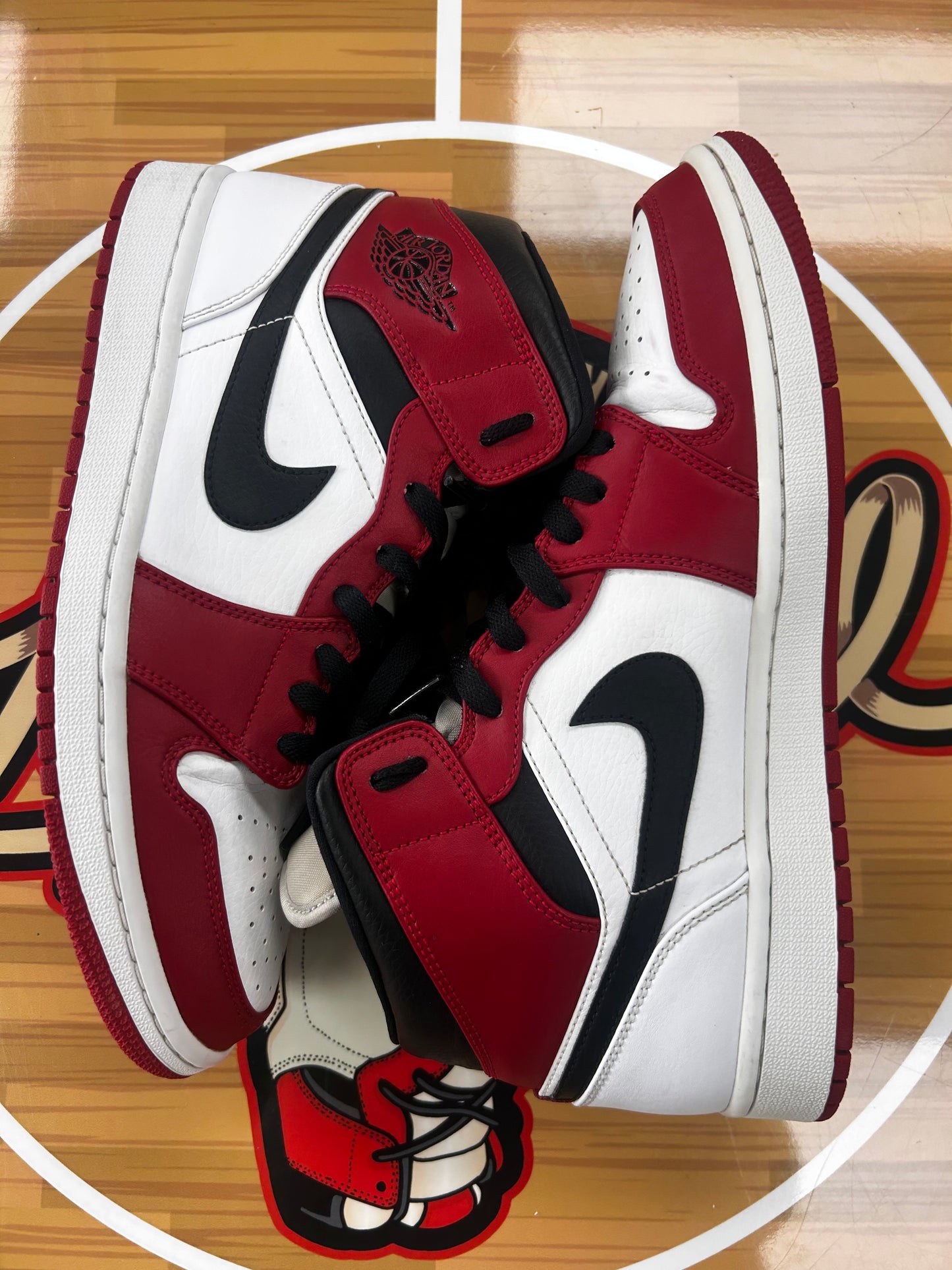 USED Jordan 1 Mid Chicago